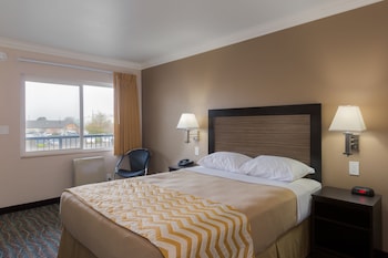 Room, 1 King Bed, Accessible, Non Smoking (Mobility, roll-in shwr)