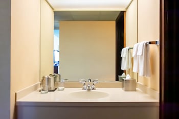 Room, 2 Queen Beds, Accessible (Mobility, Roll-In Shower)