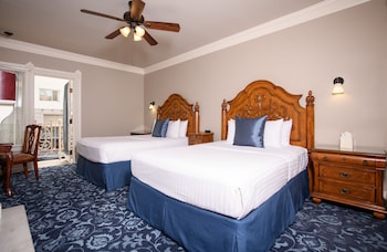 Room, 2 Queen Beds, Fireplace, City View