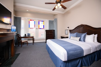 Room, 1 King Bed, Fireplace, City View