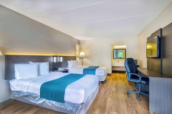 Deluxe Room, 2 Queen Beds, Accessible, Non Smoking