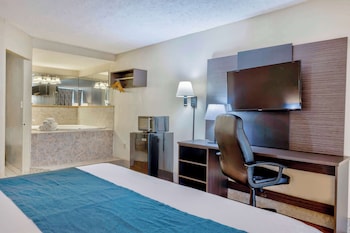 Deluxe Room, 1 King Bed, Non Smoking, Hot Tub