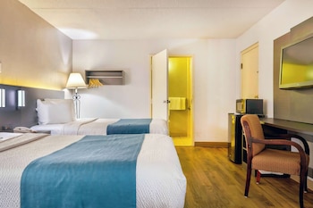 Deluxe Room, 2 Queen Beds, Accessible, Non Smoking