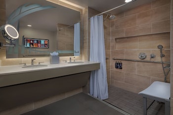 Garden Wing - Resort View. Wheelchair accessible with roll-in shower and option for hearing accessib