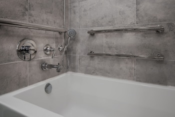 Water View - 2 Bedroom Suite - Club Level