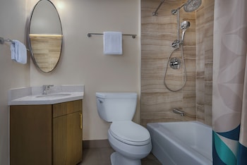 Garden Wing-Resort View. Wheelchair accessible with tub and option for hearing accessibility. 2 quee