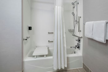 Room, 1 Bedroom (Mobility Accessible, Tub)