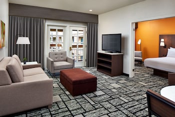 Suite, 1 King Bed, Non Smoking, Jetted Tub (Living Room)
