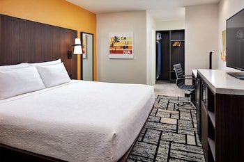 Standard Room, 1 King Bed, Non Smoking, Refrigerator & Microwave