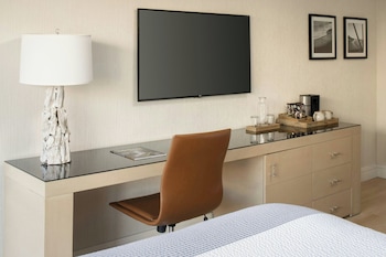 2 Queen Beds, Pool View
