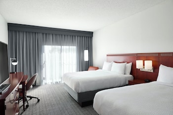 Room, 2 Queen Beds (Mobility/Hearing Access, Roll-In Shwr)