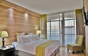 Family Room, 2 Bedrooms