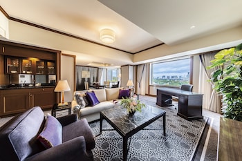 Main Building Park View Corner Suite Twin