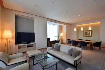 Tower Building High Floor Pent House Suite Twin, Non Smoking