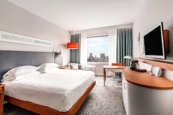 Deluxe Room, 1 King Bed (High Floor)