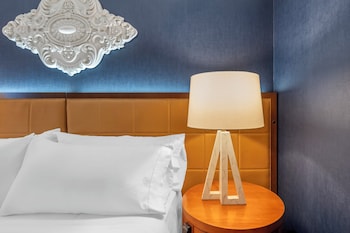 One Bedroom Suite 1 King Bed