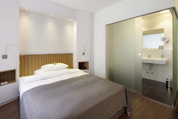 Standard Room, 1 Queen Bed
