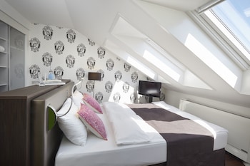 Standard Room, 1 Queen Bed