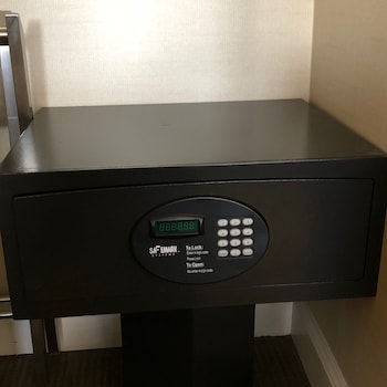 Room, 2 Queen Beds, Pet-Friendly