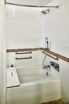 Double Room (ADA)