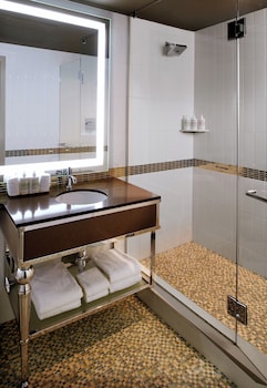 Room, 1 King Bed (Swim Up)