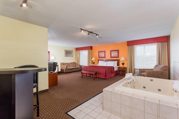 Studio Suite, 1 King Bed with Sofa bed, Non Smoking