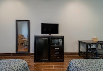 Room, 2 Queen Beds, Accessible, Non Smoking