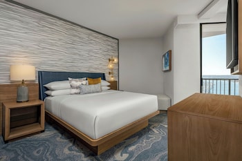 Studio Suite, 1 King Bed with Sofa bed, Balcony