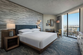 Deluxe Room, 1 King Bed (Mobility Accessible, Roll-In Shower)