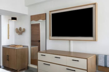 Premium Room, 1 King Bed, (Marina Tower Newly Renovated)