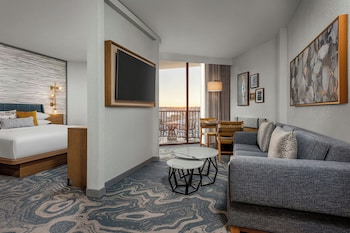 Studio Suite, 1 King Bed with Sofa bed, Balcony