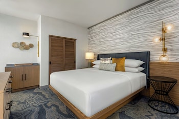Studio Suite, 1 King Bed with Sofa bed, Balcony
