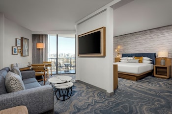 Studio Suite, 1 King Bed with Sofa bed, Balcony