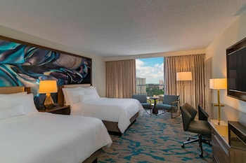Traditional Room, 2 Queen Beds (Mobility/Hearing Access, Roll-In Shwr)