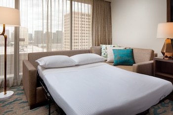 Deluxe Room, 1 King Bed with Sofa bed (Mobility Accessible, Tub)