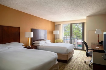Room, 2 Queen Beds, Balcony (Mobility Accessible, Tub)