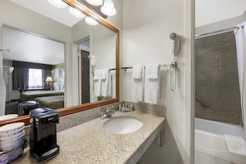 Standard Room, 2 Queen Beds, Accessible, Bathtub