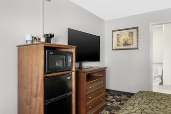 Standard Room, 1 King Bed, Accessible, Non Smoking