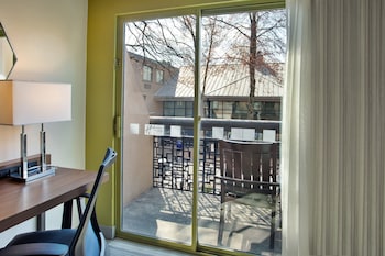 Room, 1 King Bed, Balcony