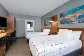 Room, 2 Double Beds, Non Smoking, Pool View