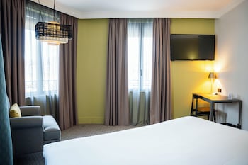 Deluxe Room, 1 Queen Bed, Non Smoking (with Sofabed)