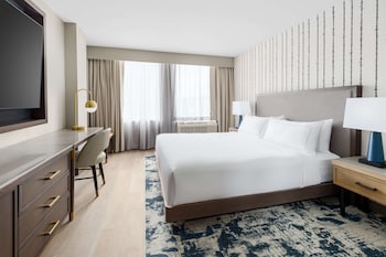 Deluxe Room, 1 King Bed, Accessible (Hearing)