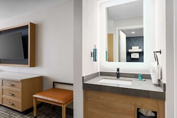 Room, 1 King Bed (With Peloton)