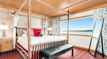 Executive Over Water Suite