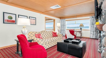 Executive Over Water Suite