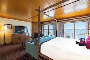 Junior Suite (Over Water)