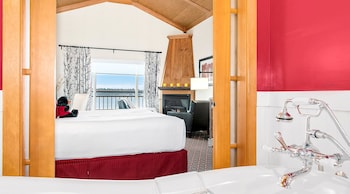 Executive Over Water Suite