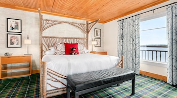 Executive Over Water Suite