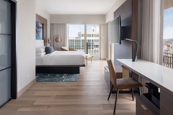 Studio Suite, 1 King Bed with Sofa bed, City View