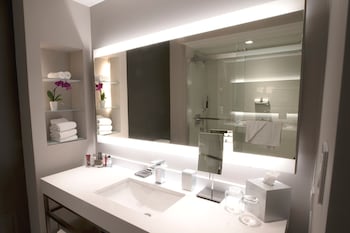 Room, 2 Double Beds, Pool View